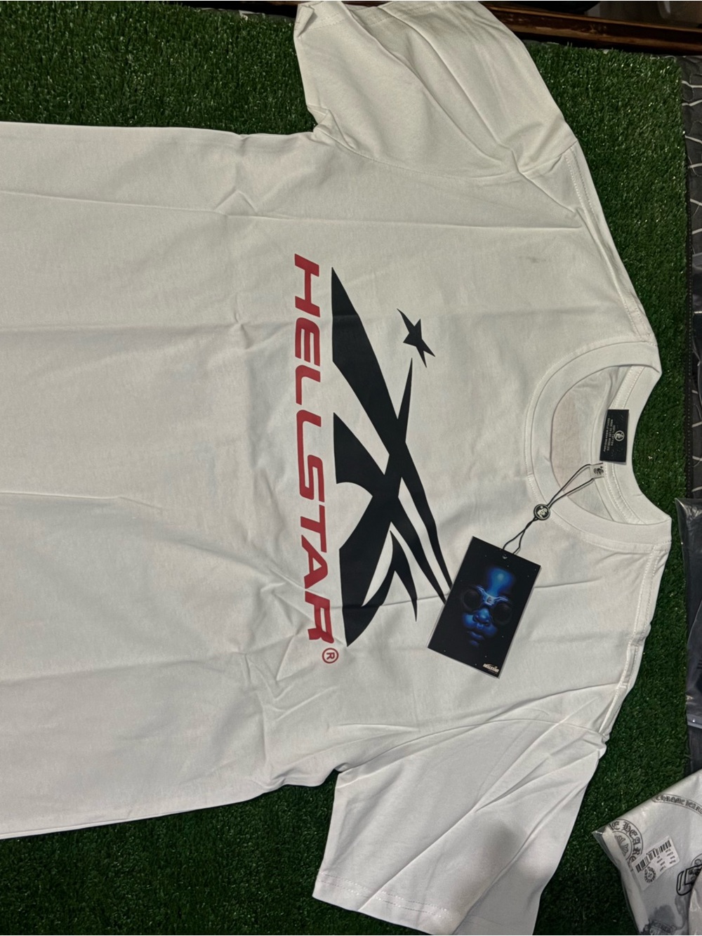 Hell star Men’s White Graphic Logo T-Shirt